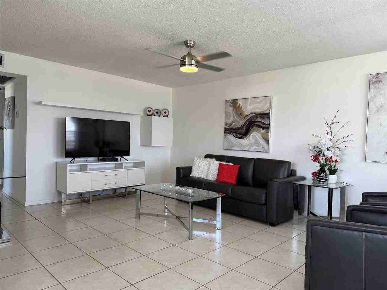 144 Farnham F - Photo 2 of 15