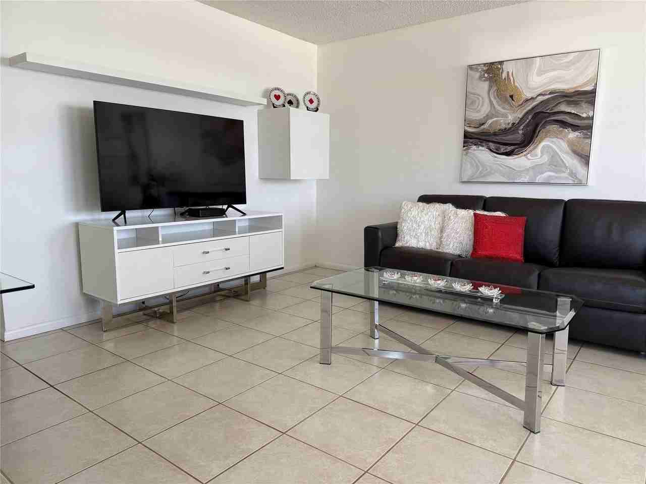 144 Farnham F - Photo 4 of 15