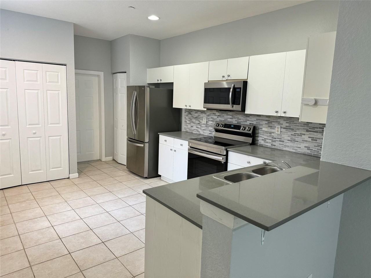 4219 Vineyard Cir #4219 - Photo 4 of 12