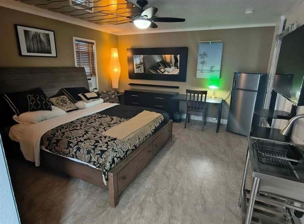 5741 Sw 24th Ave Unit B - Photo 4 of 9