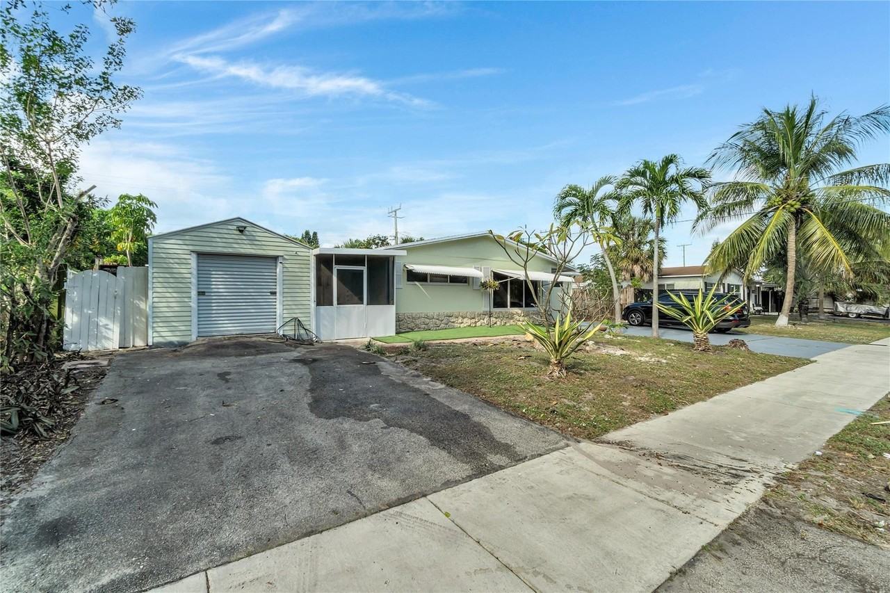 4541 Ne 6th Ter