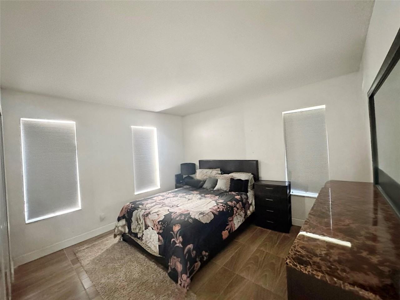 704 Nw 3rd Ave - Photo 5 of 12