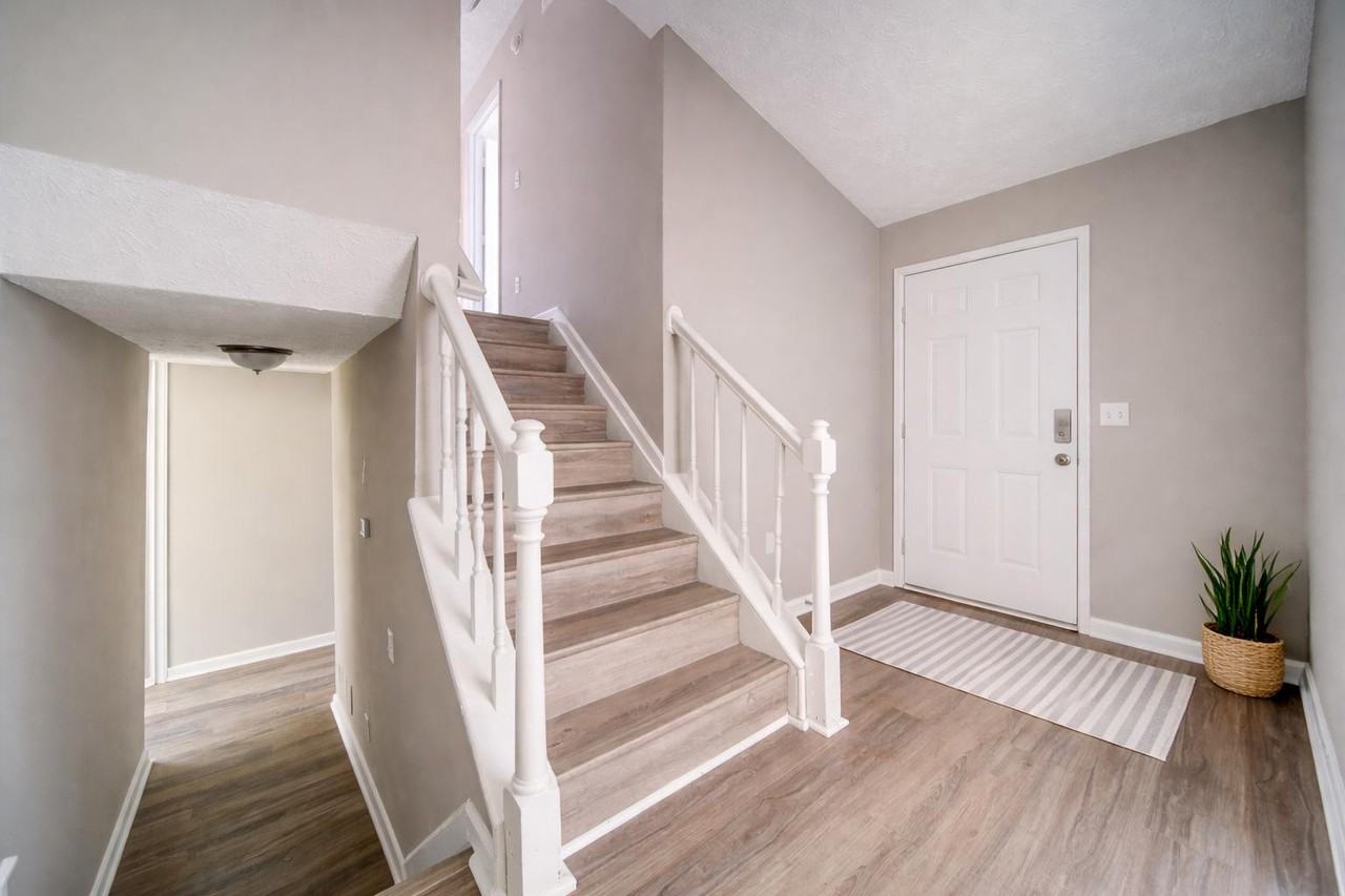 Laurel Creek Cir - Photo 3 of 9