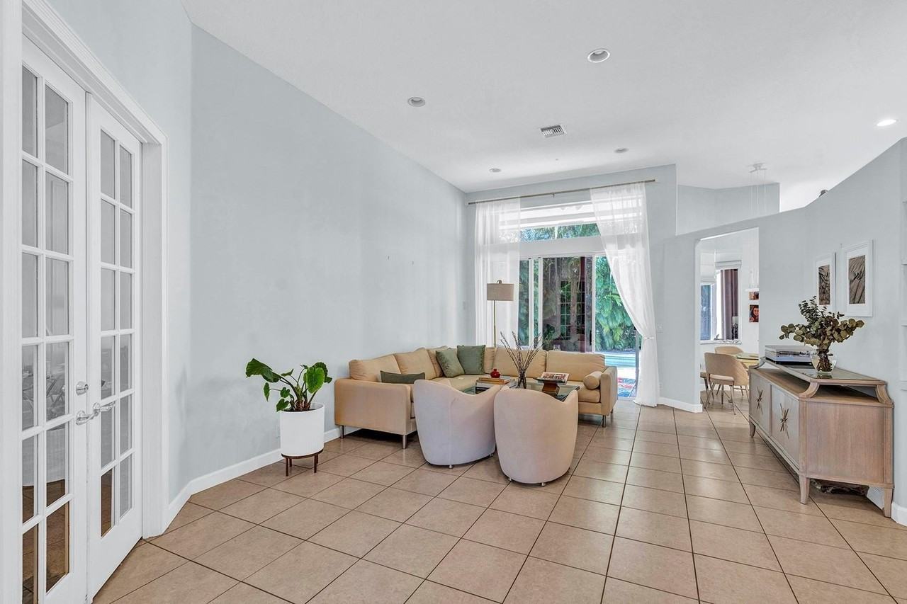 9737 Parkview Ave - Photo 5 of 24