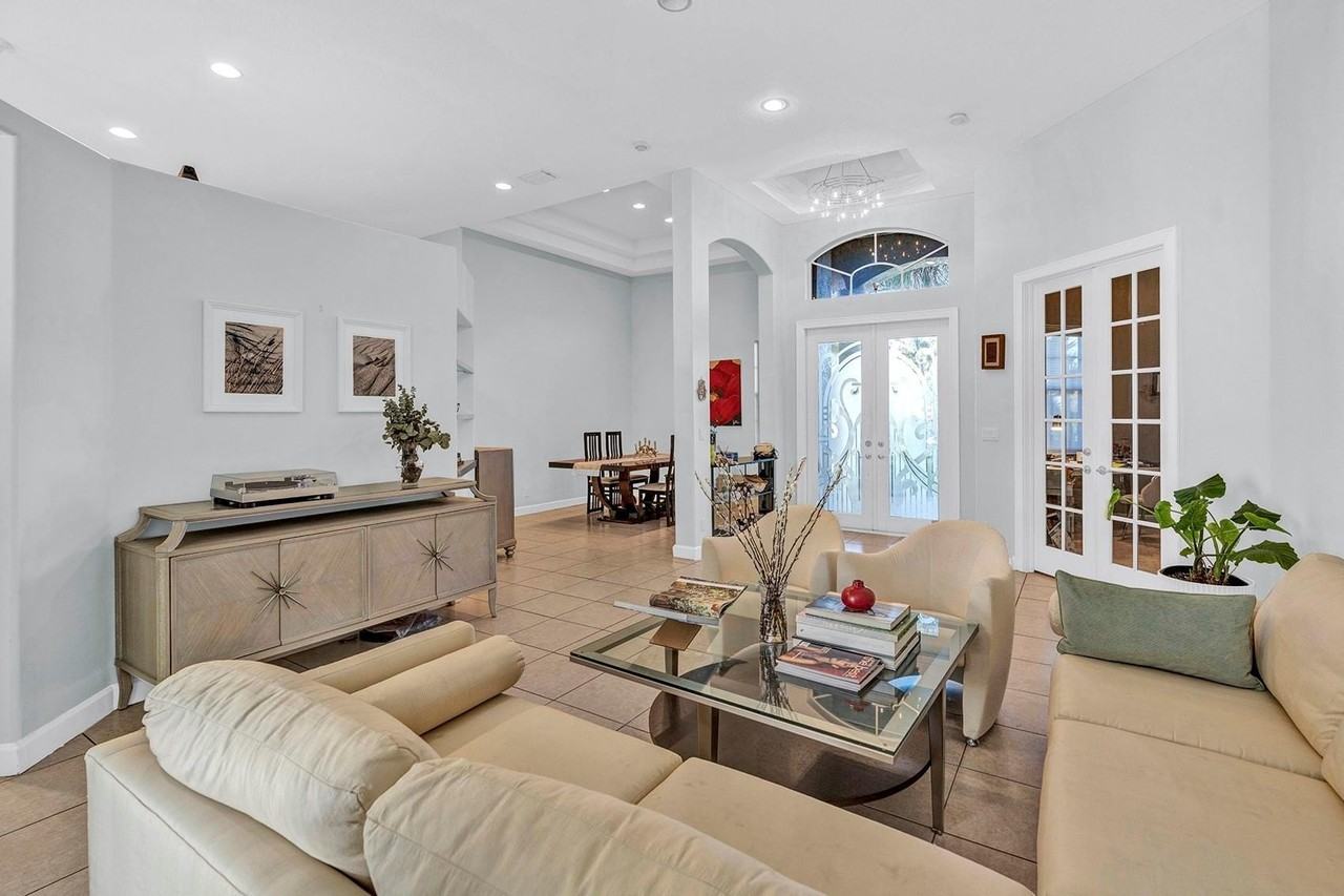 9737 Parkview Ave - Photo 6 of 24