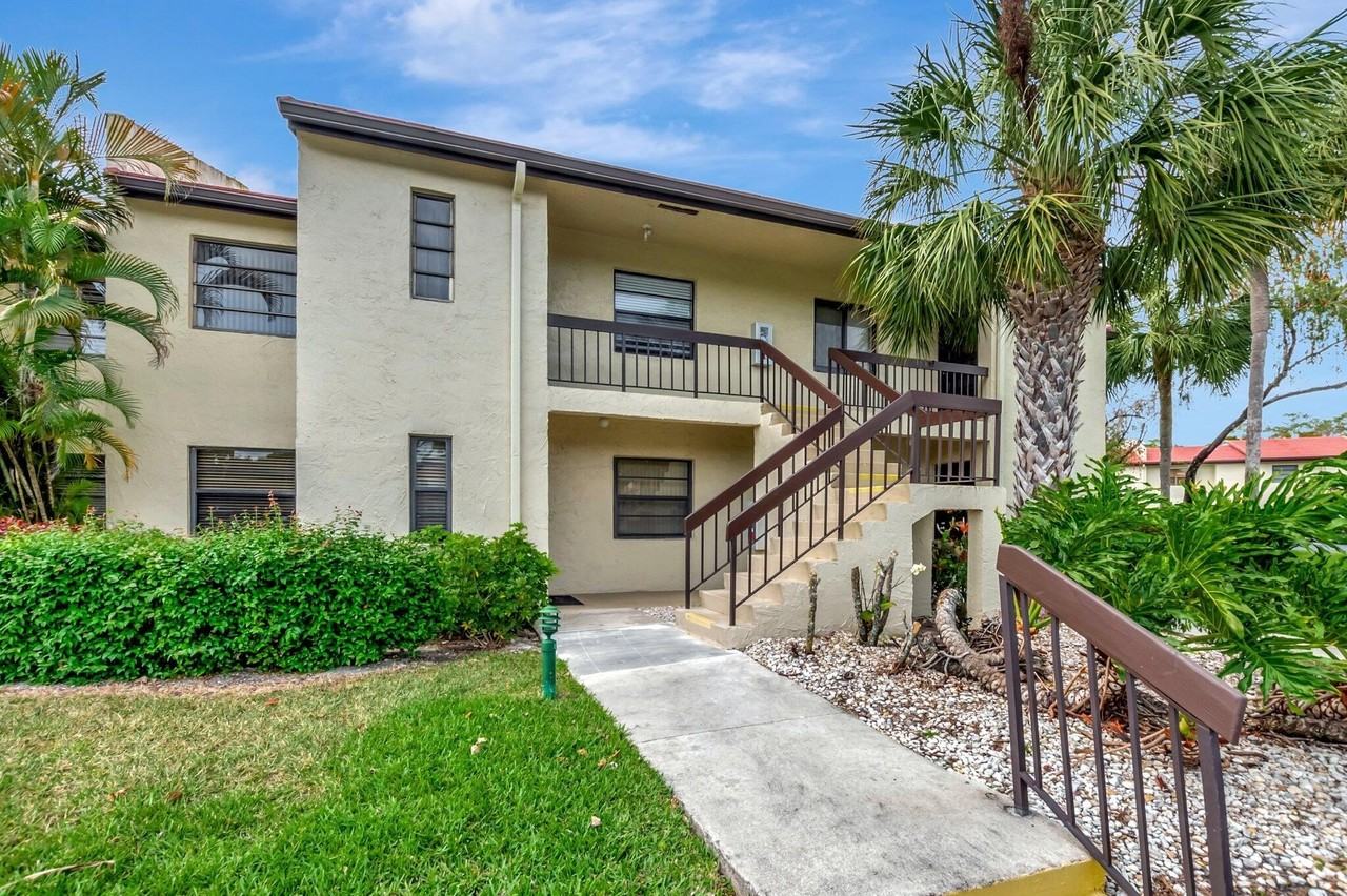 21214 Lago Cir Apt 8f - Photo 3 of 38