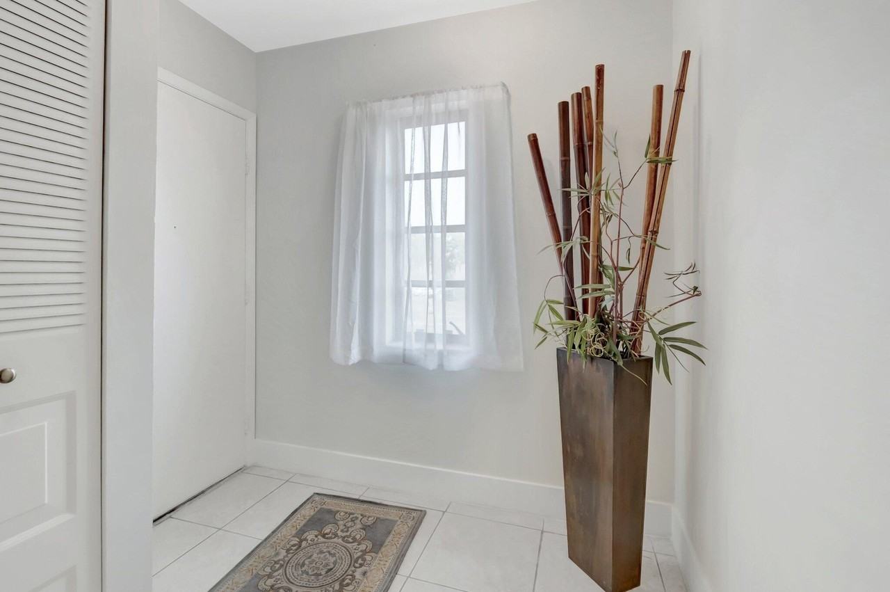 21214 Lago Cir Apt 8f - Photo 5 of 38