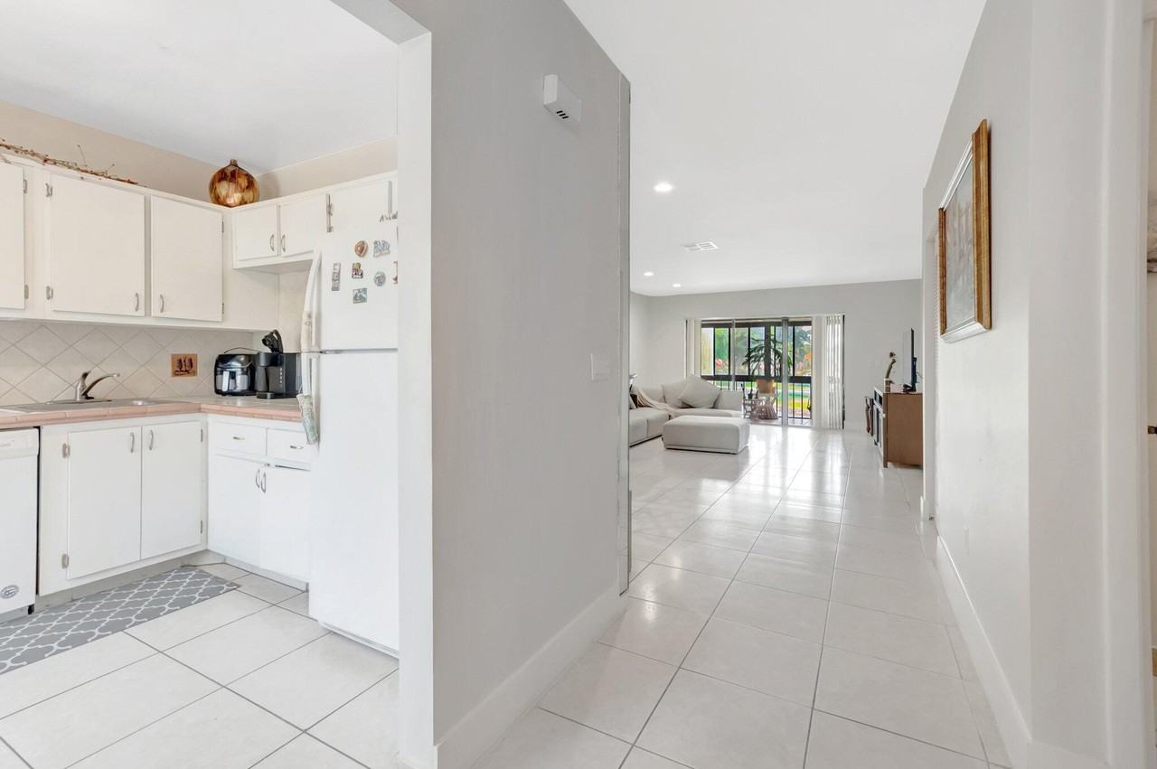 21214 Lago Cir Apt 8f - Photo 6 of 38