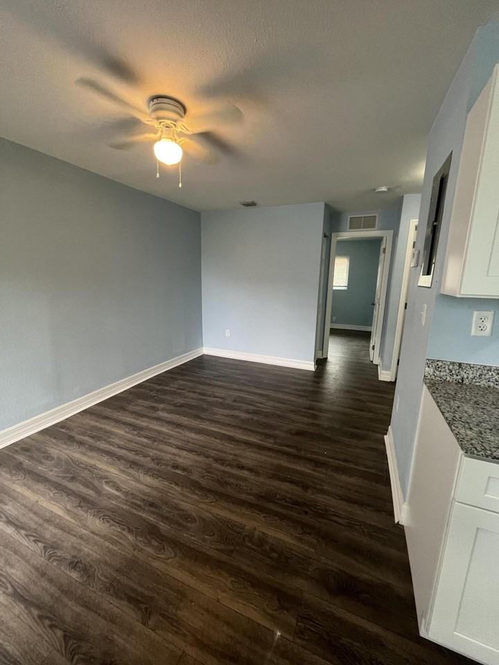 1109 Nw 6th Ave Apt 1 - Photo 2 of 7