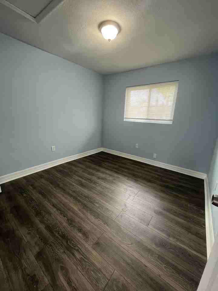 1109 Nw 6th Ave Apt 1 - Photo 4 of 7