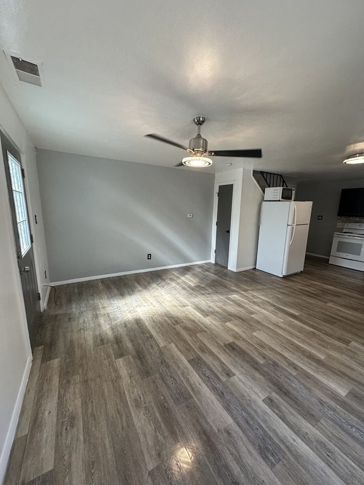 274 W National Rd #4 - Photo 3 of 13