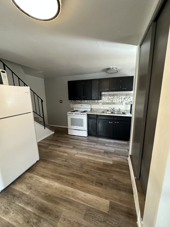 274 W National Rd #4 - Photo 4 of 13