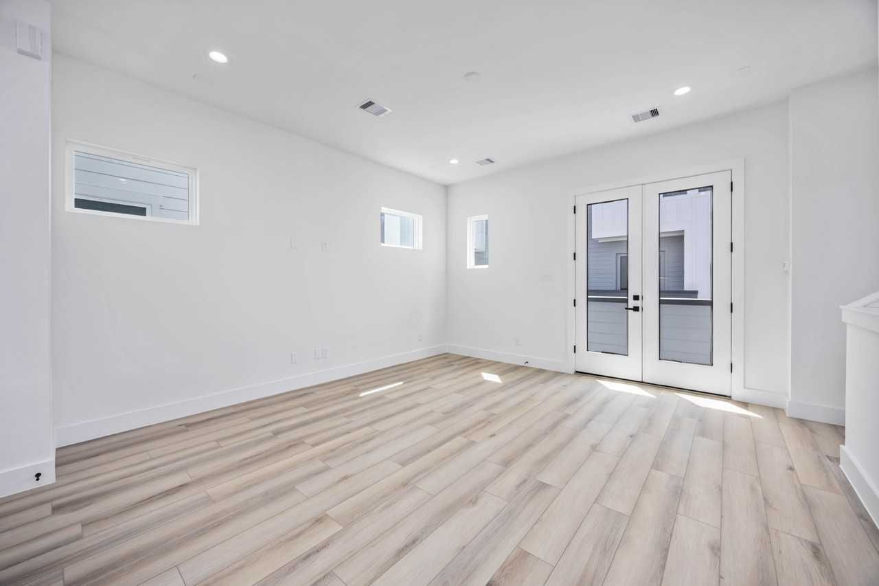 6735 Peerless Street - BUnit A #B - Photo 4 of 11