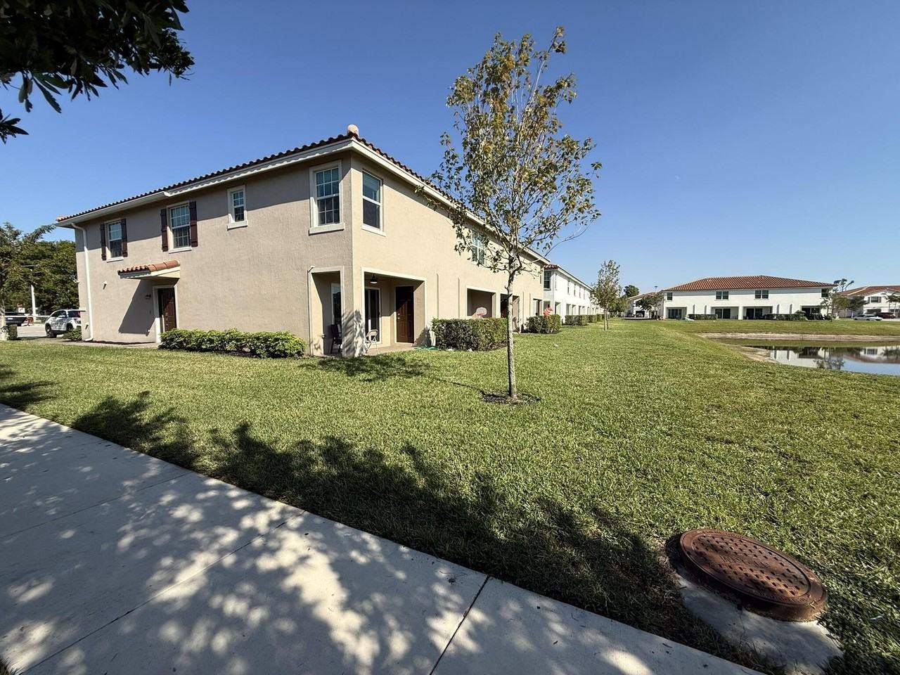 6794 Broadwater Ln - Photo 4 of 25