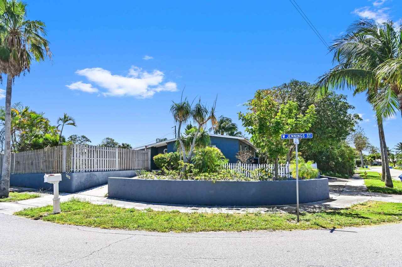 1032 W Jennings St