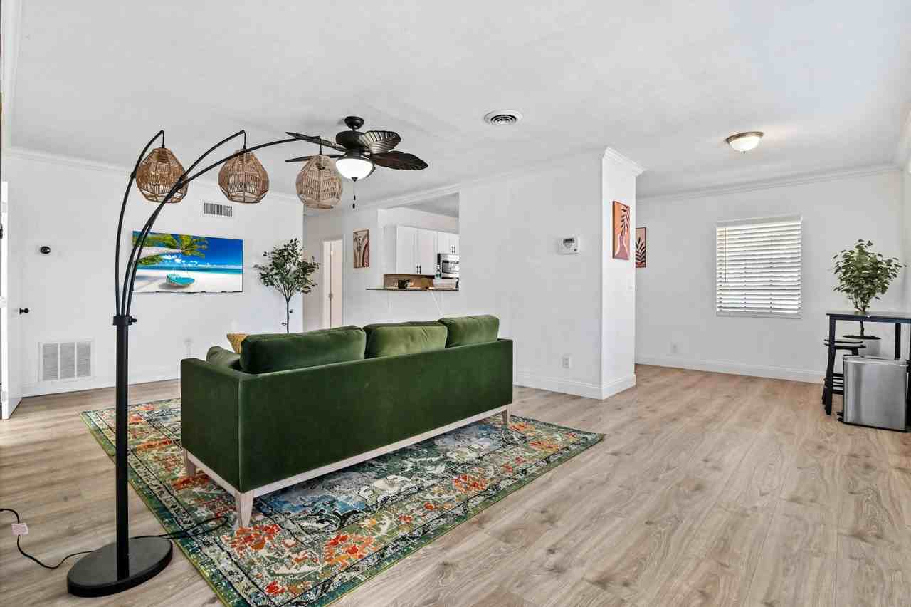 1032 W Jennings St - Photo 6 of 32