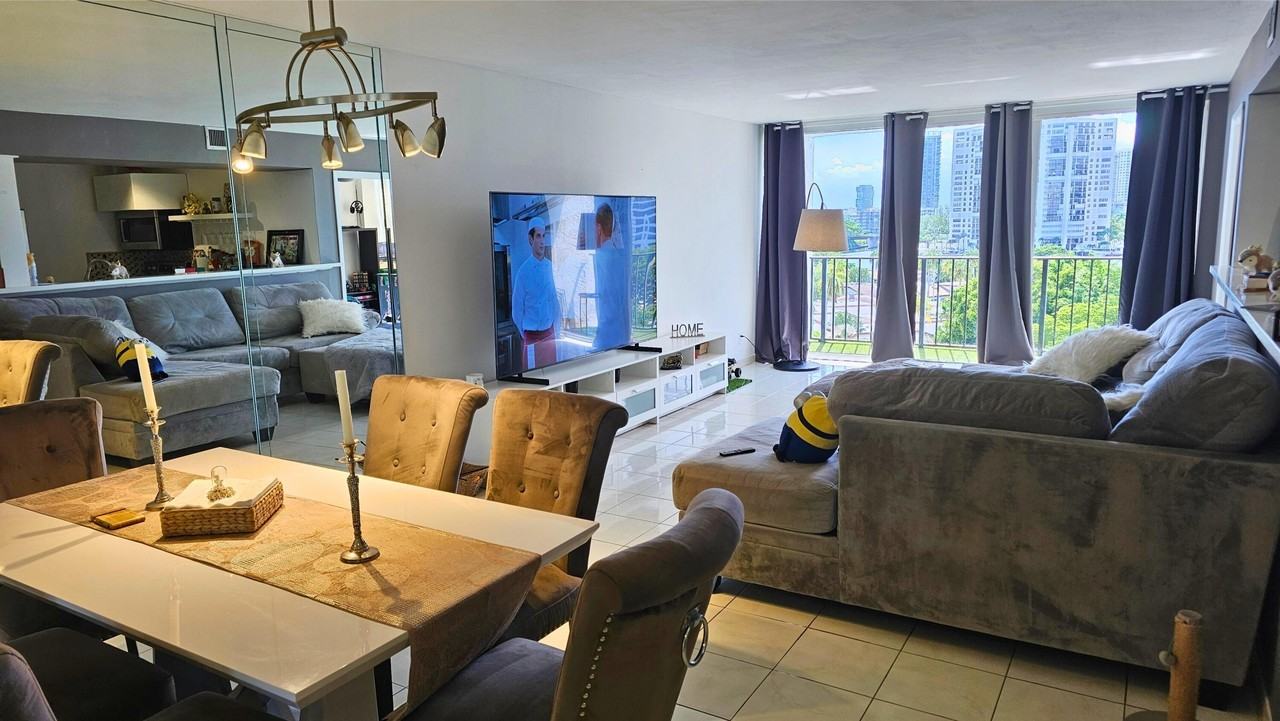 400 Leslie Dr Apt 807 - Photo 2 of 22