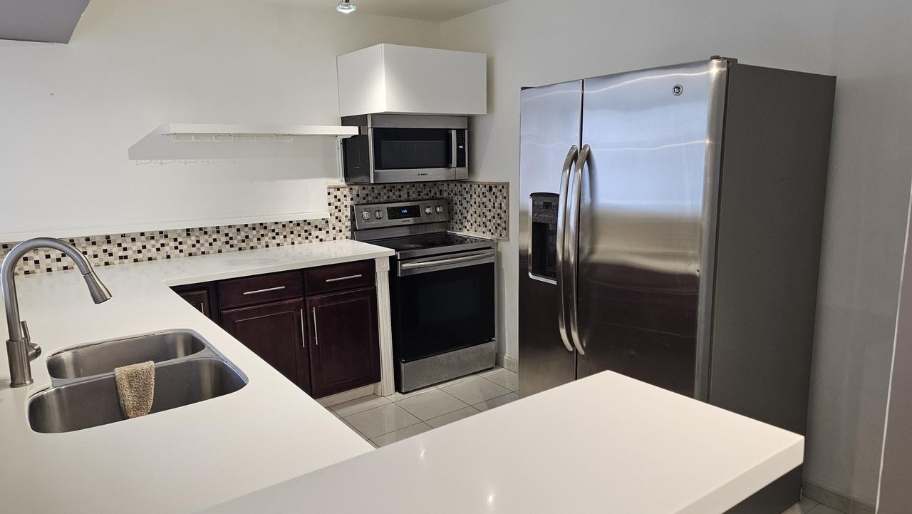 400 Leslie Dr Apt 807 - Photo 4 of 22