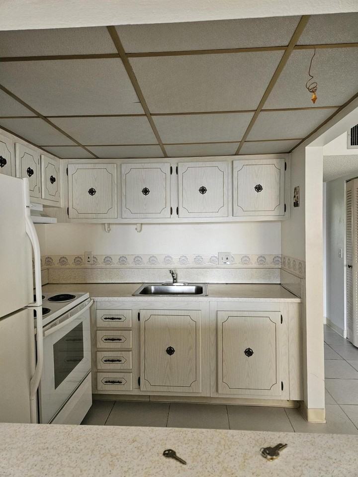 500 Village Green Cir W Apt 118 - Photo 7 of 16