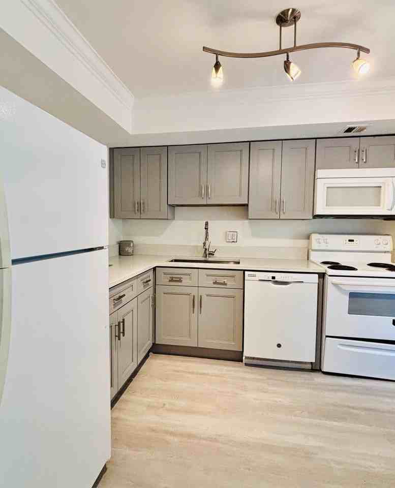 2900 N Palm Aire Dr Apt 206 - Photo 5 of 20