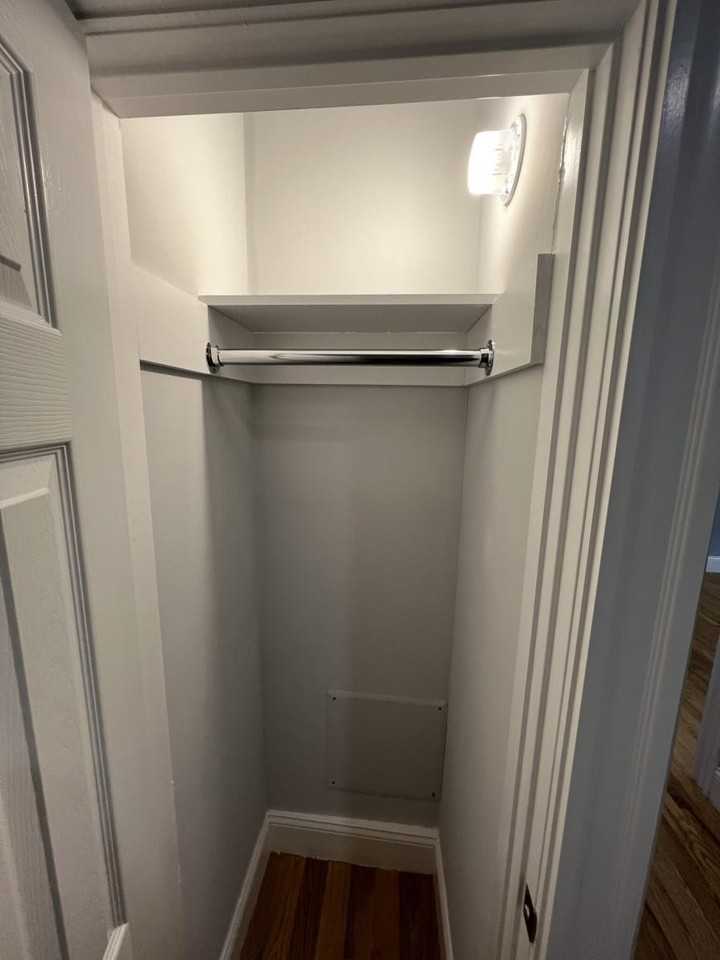 374 Oxford St - Photo 3 of 10