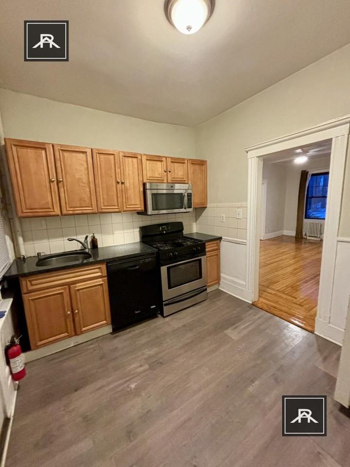 49 Gordon Rd - Photo 6 of 10