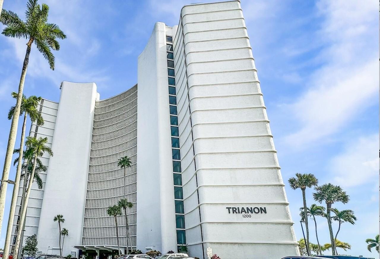 1200 S Flagler Dr Apt 802 - Photo 2 of 13