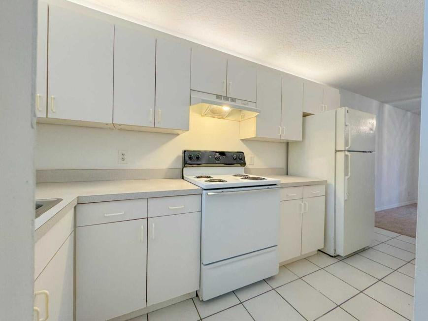 9013 Nw 38th Dr - Photo 2 of 10
