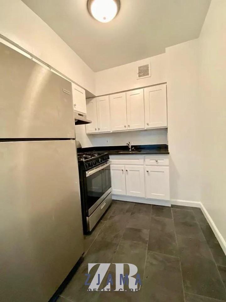148 Saint Pauls Pl - Photo 4 of 5