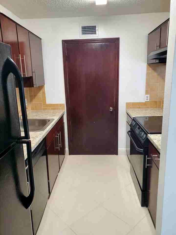 2319 N Congress Ave Apt 31 - Photo 4 of 50