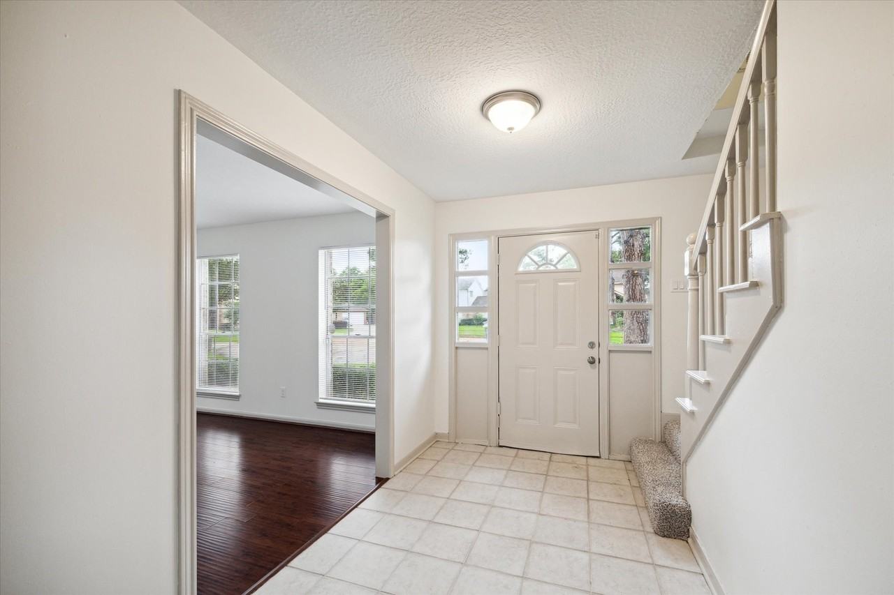 10407 Rippling Fields Dr - Photo 2 of 17