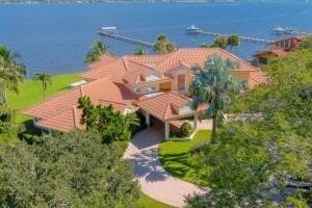 901 Se Riverside Dr - Photo 1 of 1