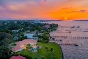 901 Se Riverside Dr - Photo 7 of 50