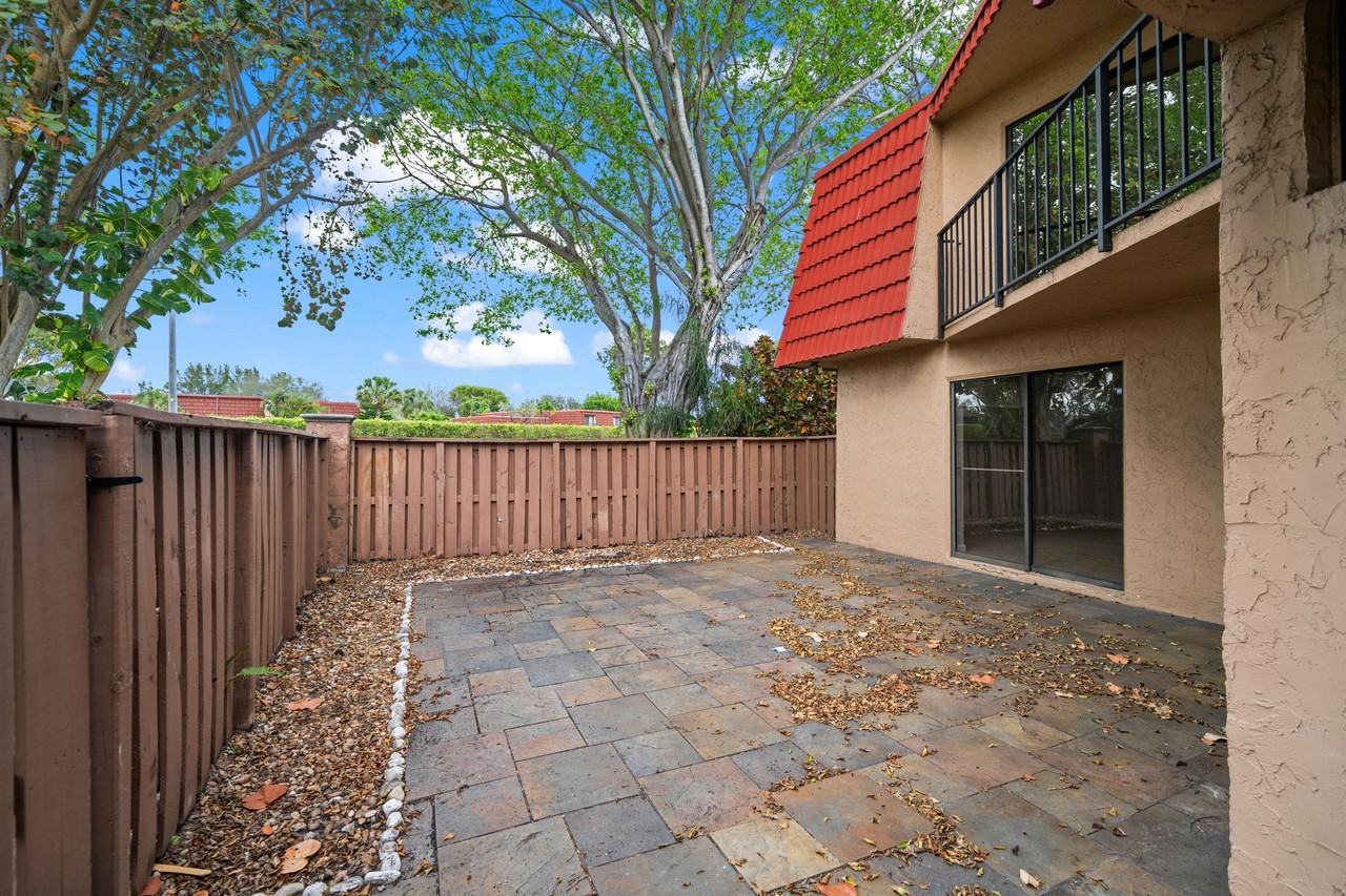 8237 Severn Dr Apt A - Photo 3 of 19