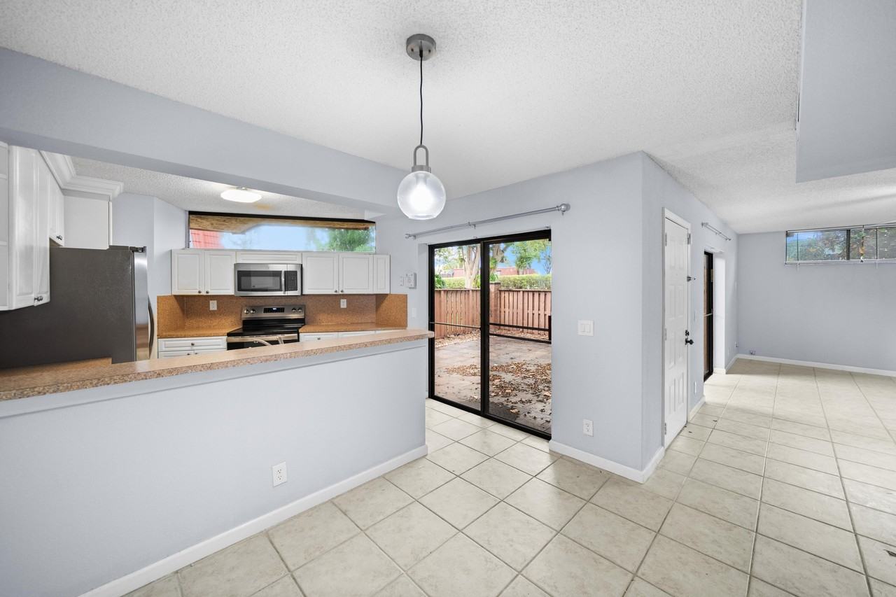 8237 Severn Dr Apt A - Photo 6 of 19