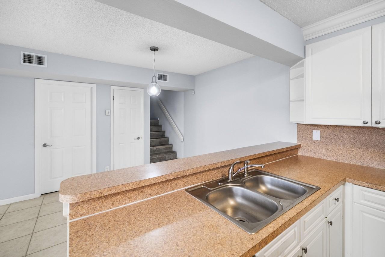 8237 Severn Dr Apt A - Photo 7 of 19