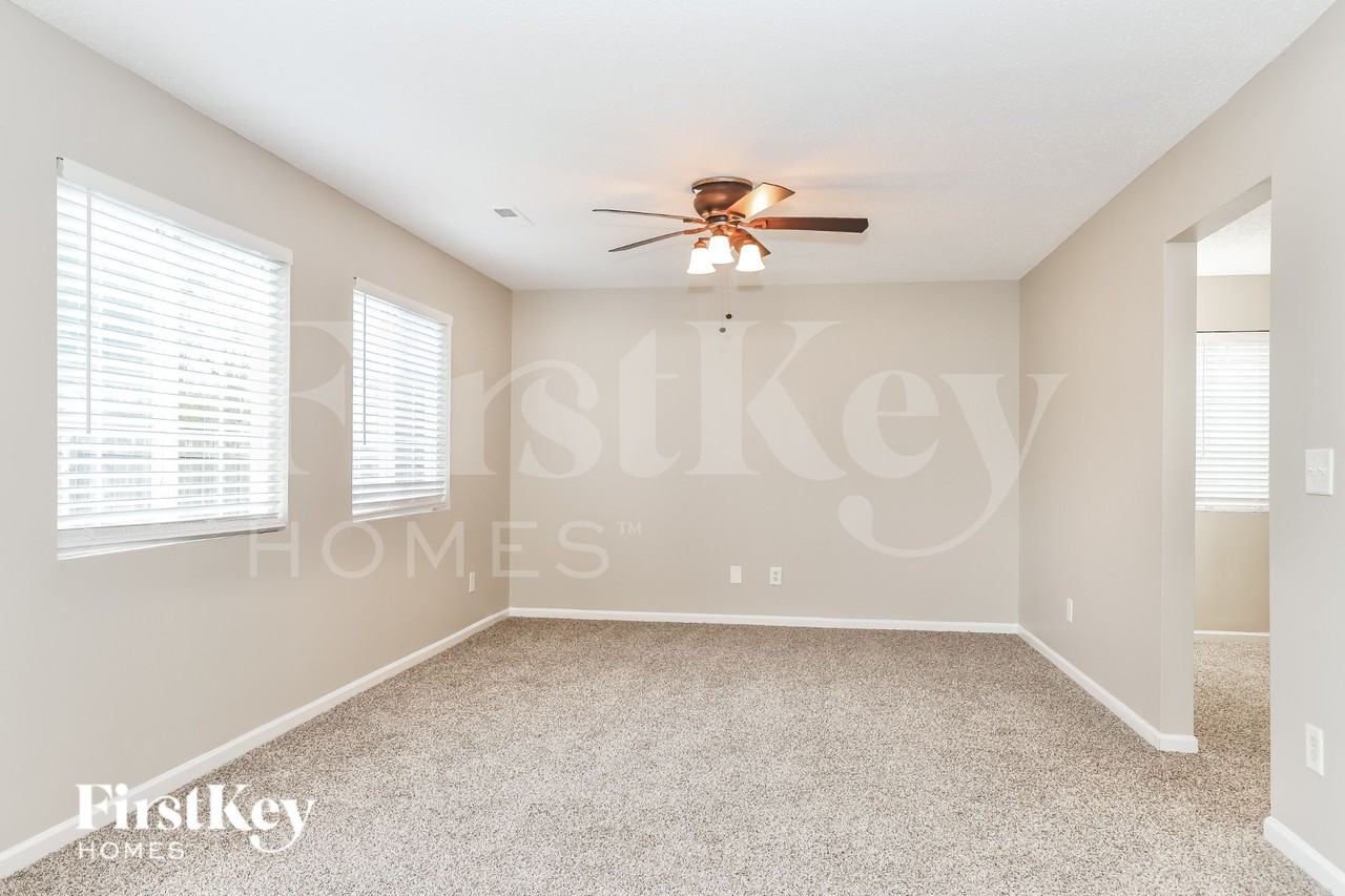 811 Stockport Way - Photo 3 of 19
