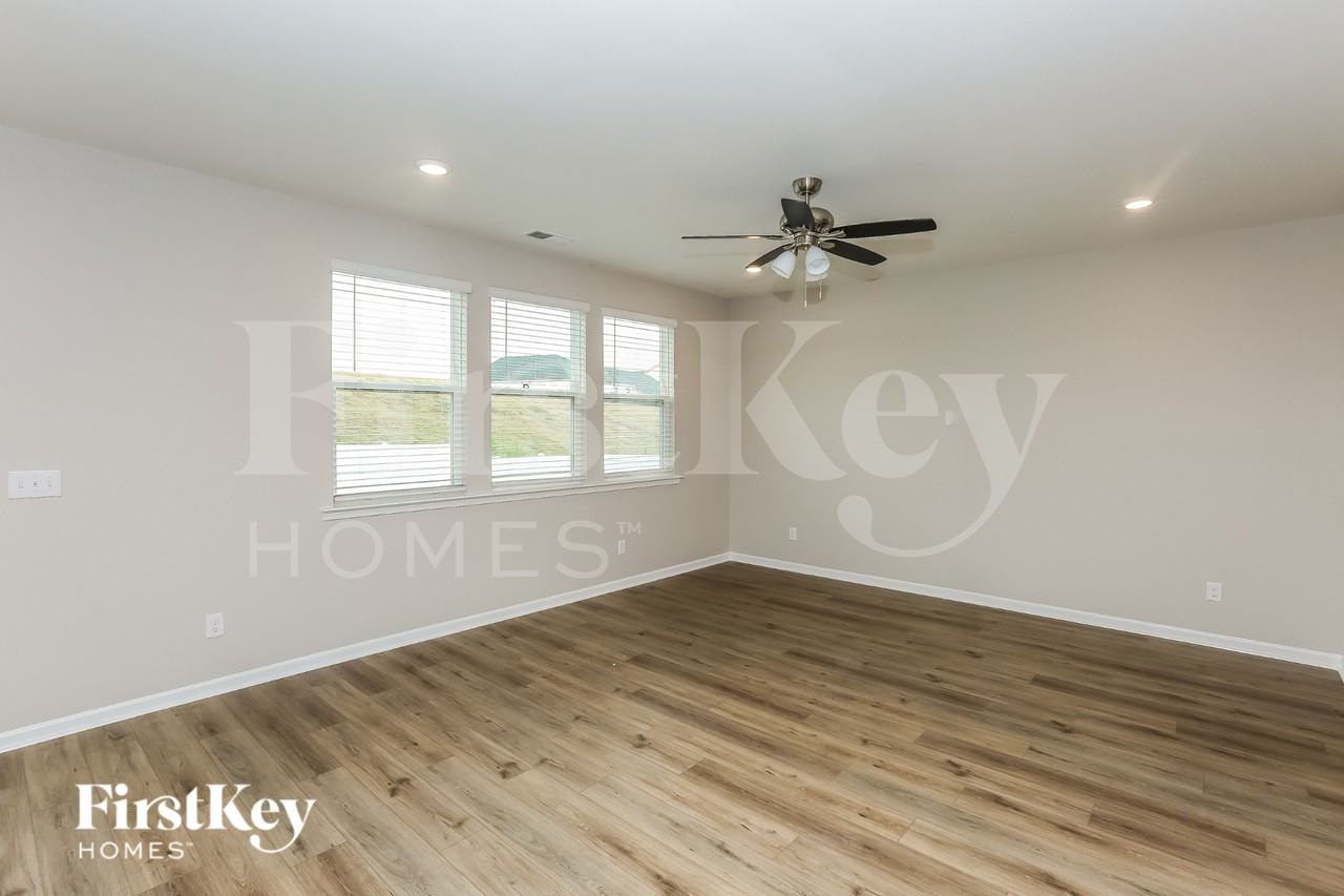 5013 Dunsford Dr - Photo 4 of 19