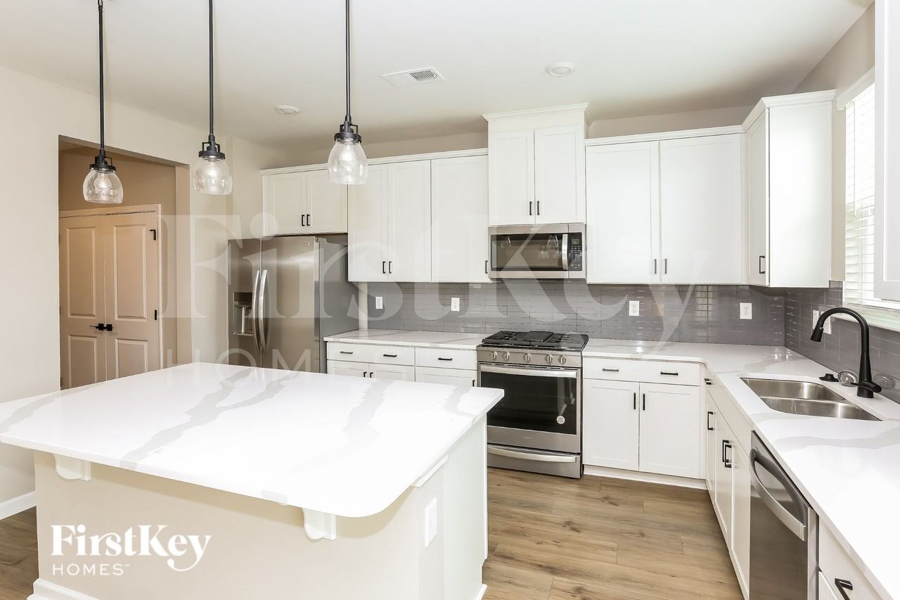 5013 Dunsford Dr - Photo 7 of 19