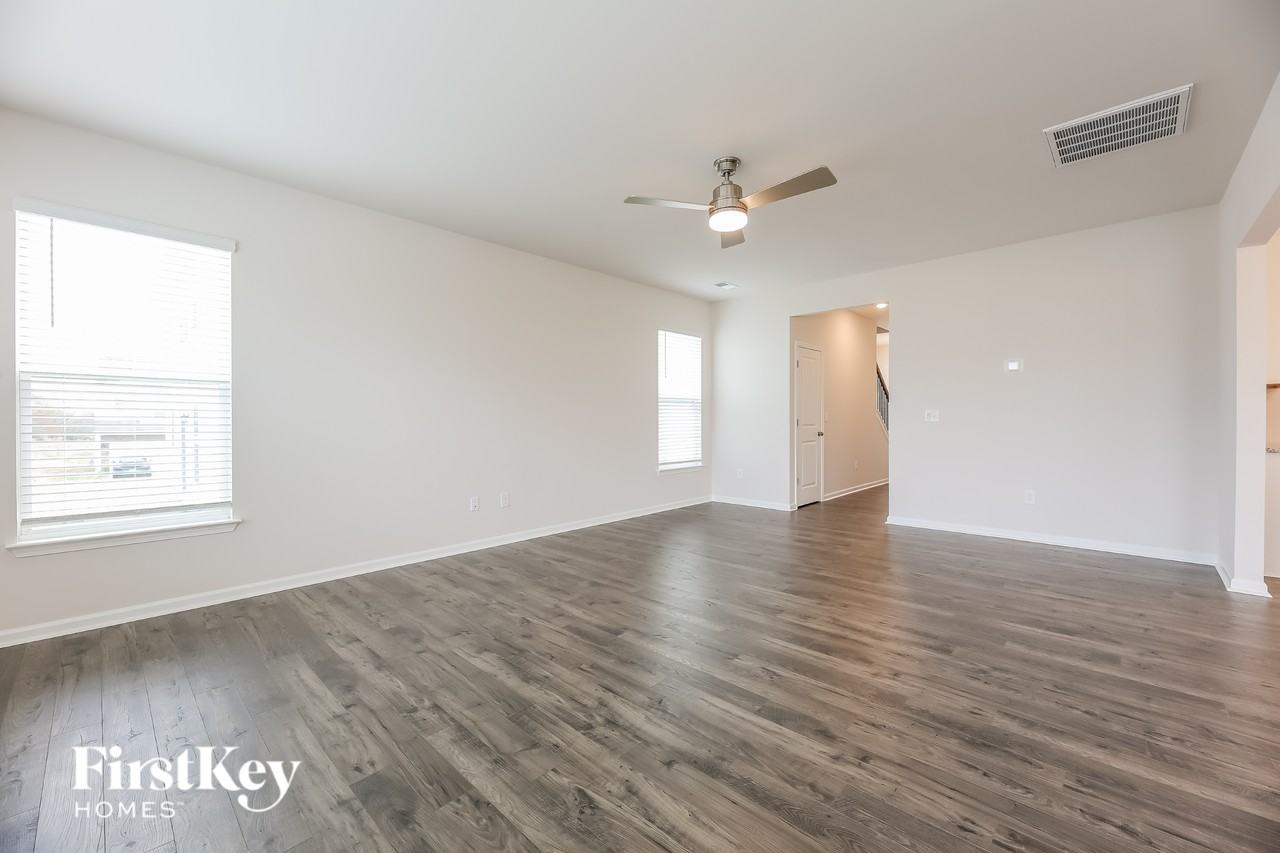 1002 Mission Hill Ln - Photo 3 of 15