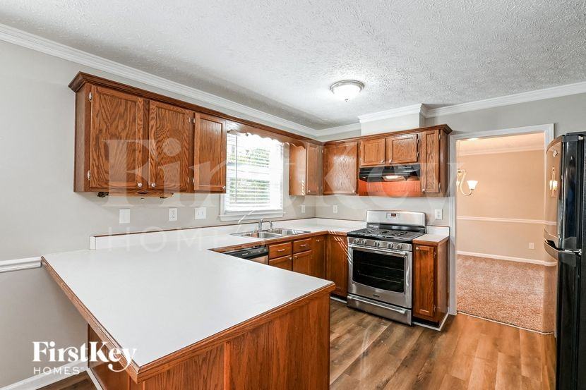 1817 Emerson Lake Cir - Photo 5 of 15