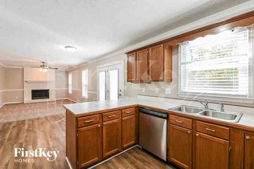 1817 Emerson Lake Cir - Photo 6 of 15