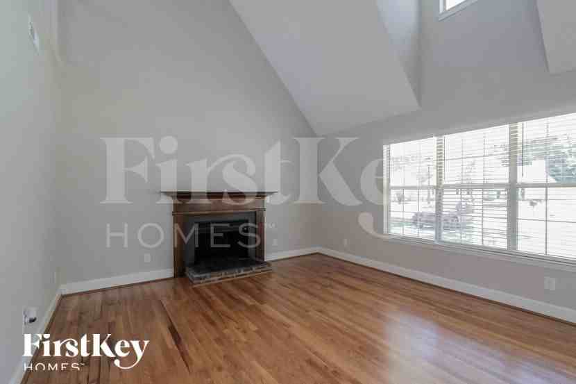 3612 Cedarbark Dr - Photo 4 of 15