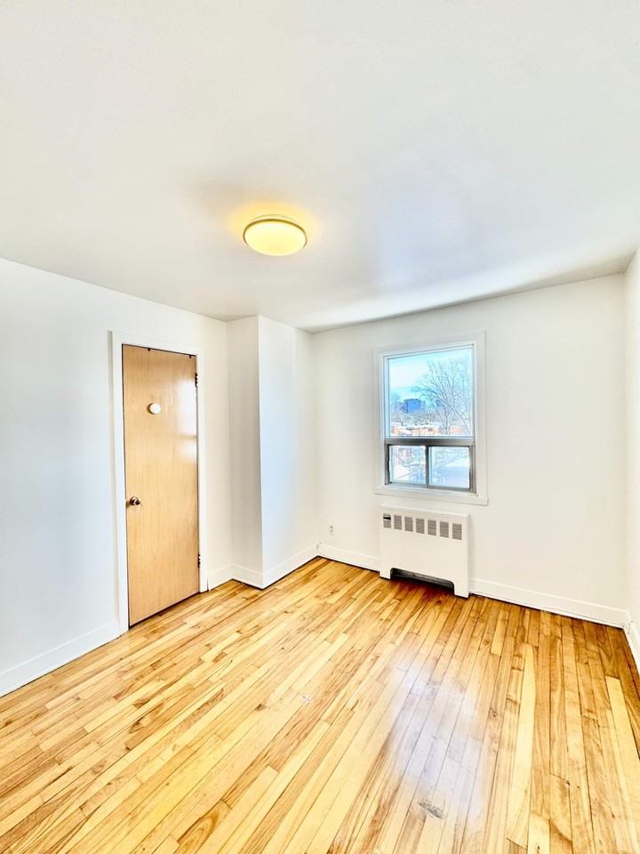 192 Chabanel - Photo 7 of 16