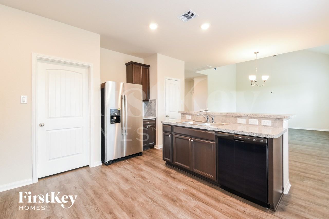 6542 Blimp Base Rd - Photo 5 of 15