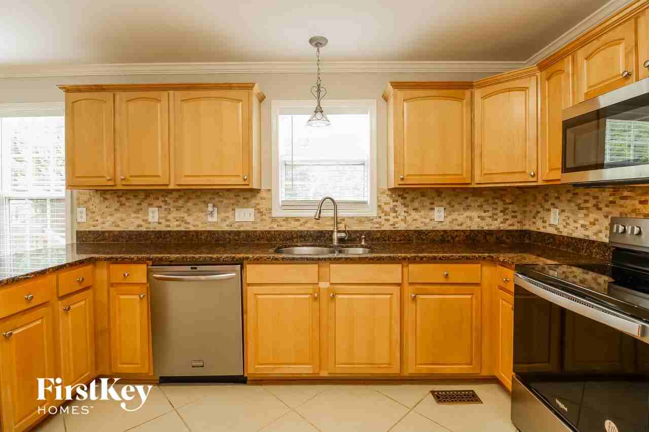 1817 Morgans Mill Way - Photo 5 of 15