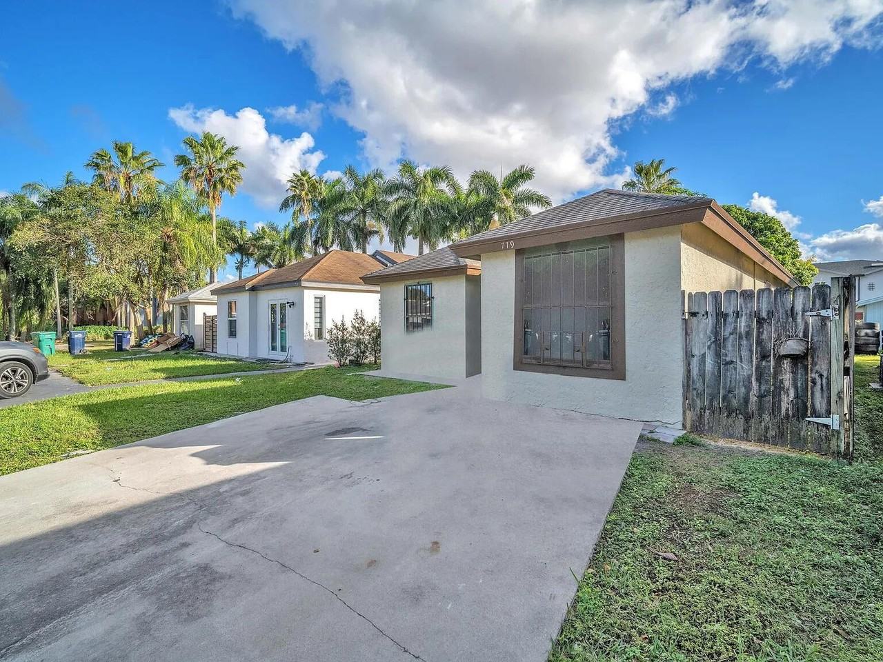 719 Sw 10th St - Photo 2 of 8