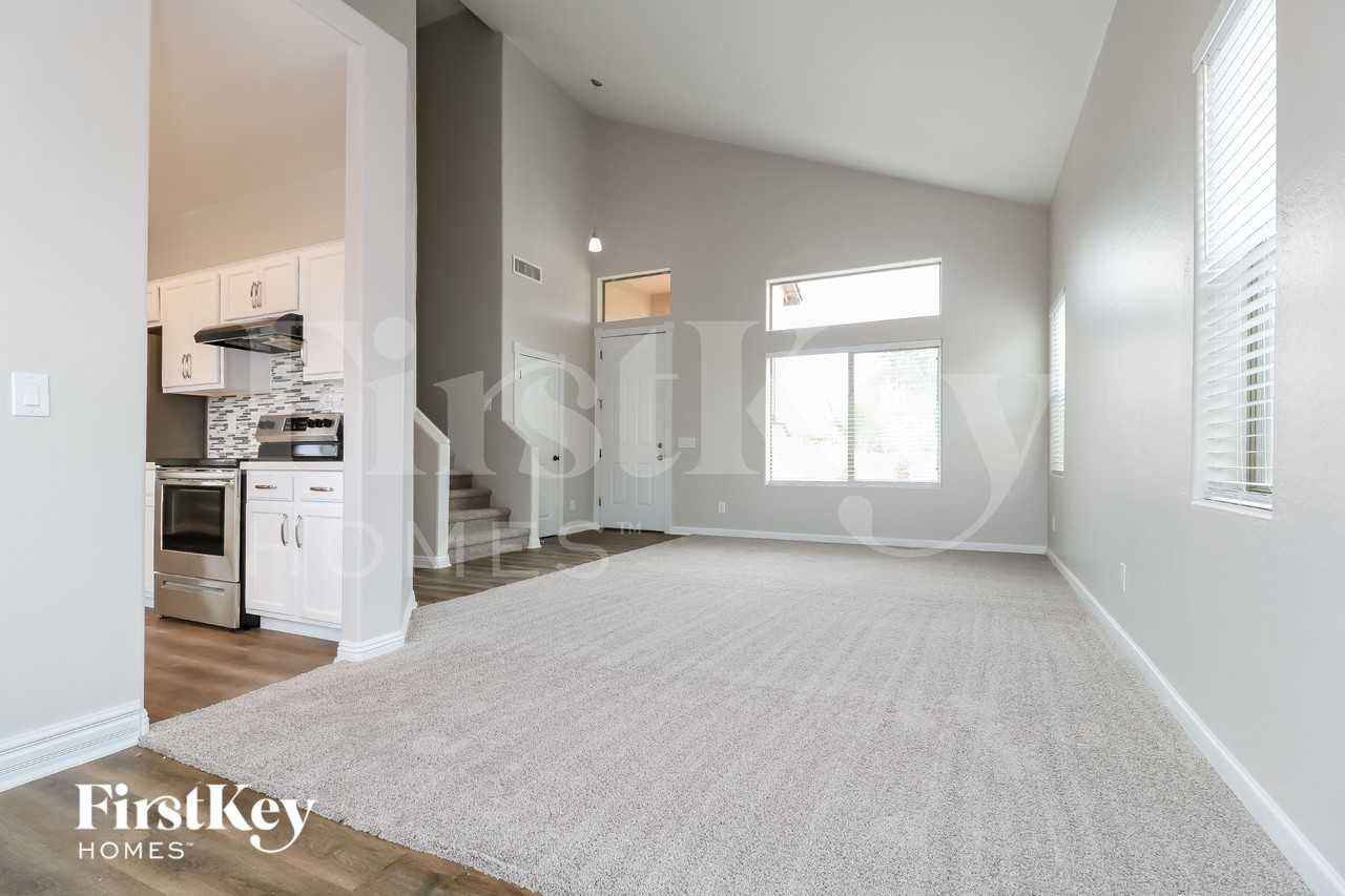 4302 S 249th Ave - Photo 3 of 15