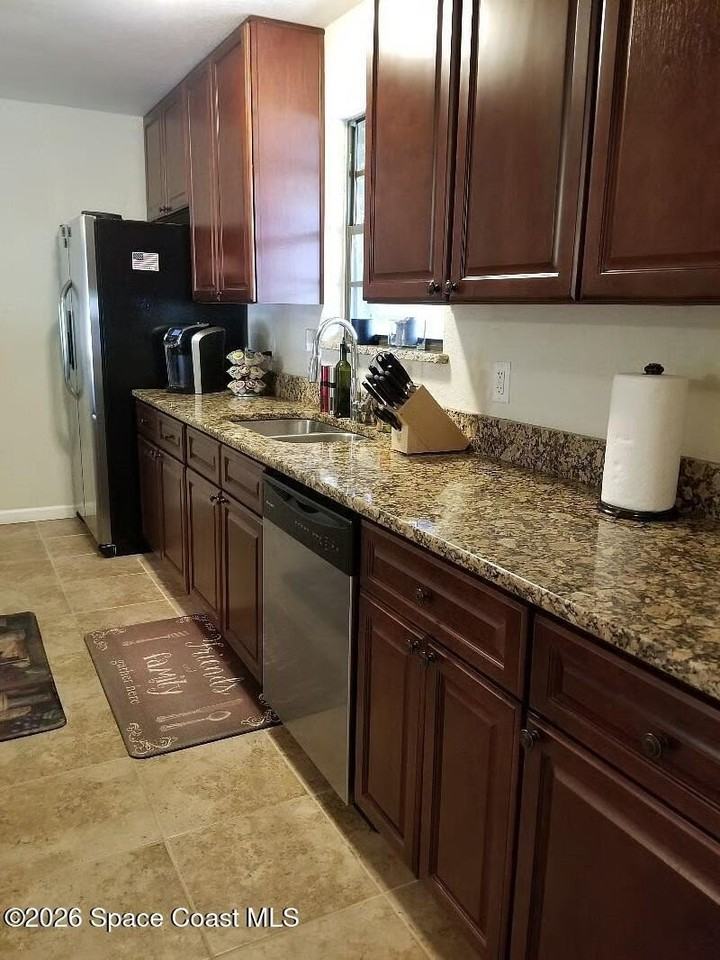 1833 Oakwood Trl - Photo 5 of 21