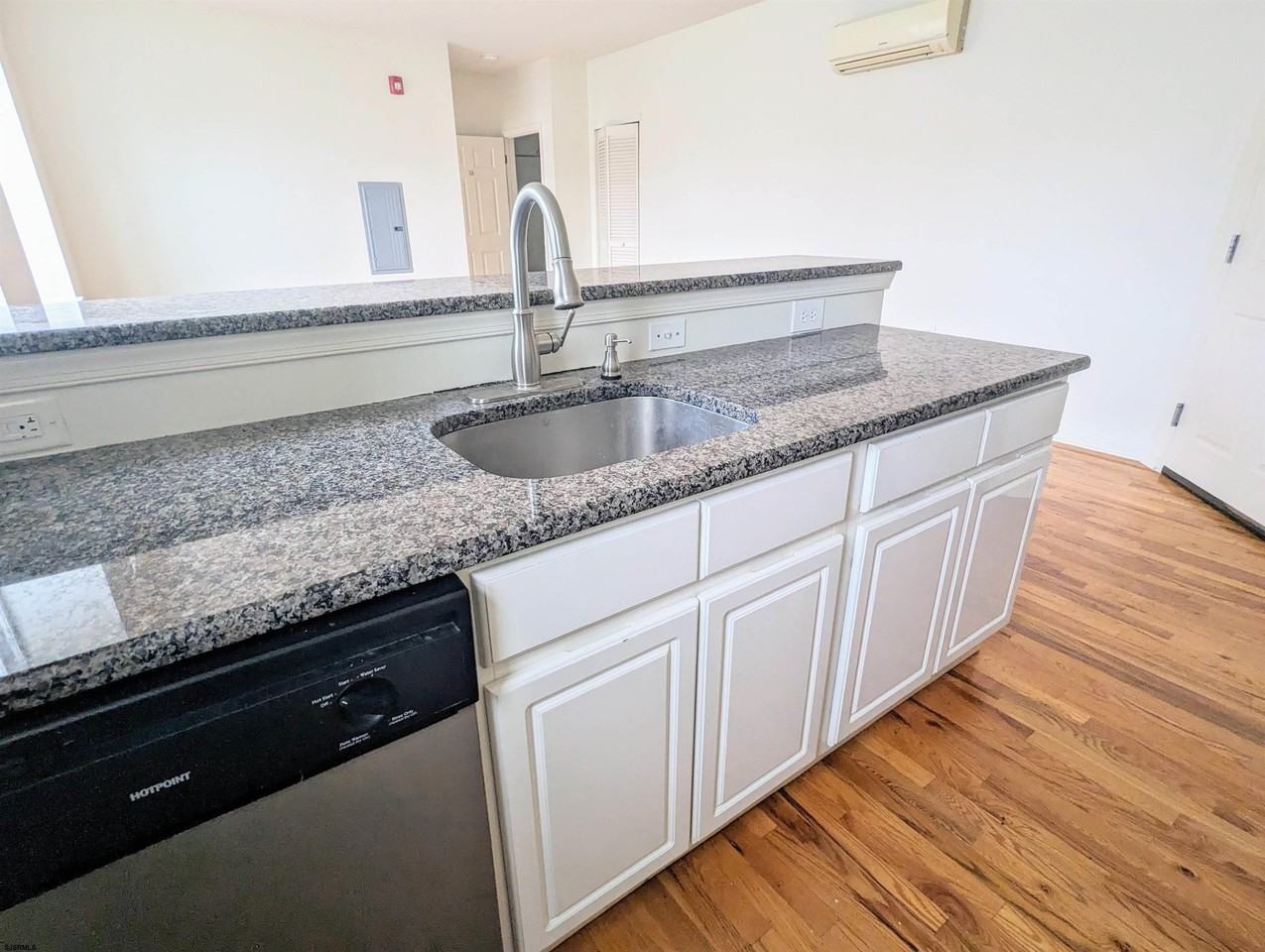 2 S Oakland Ave Apt 2 - Photo 4 of 17